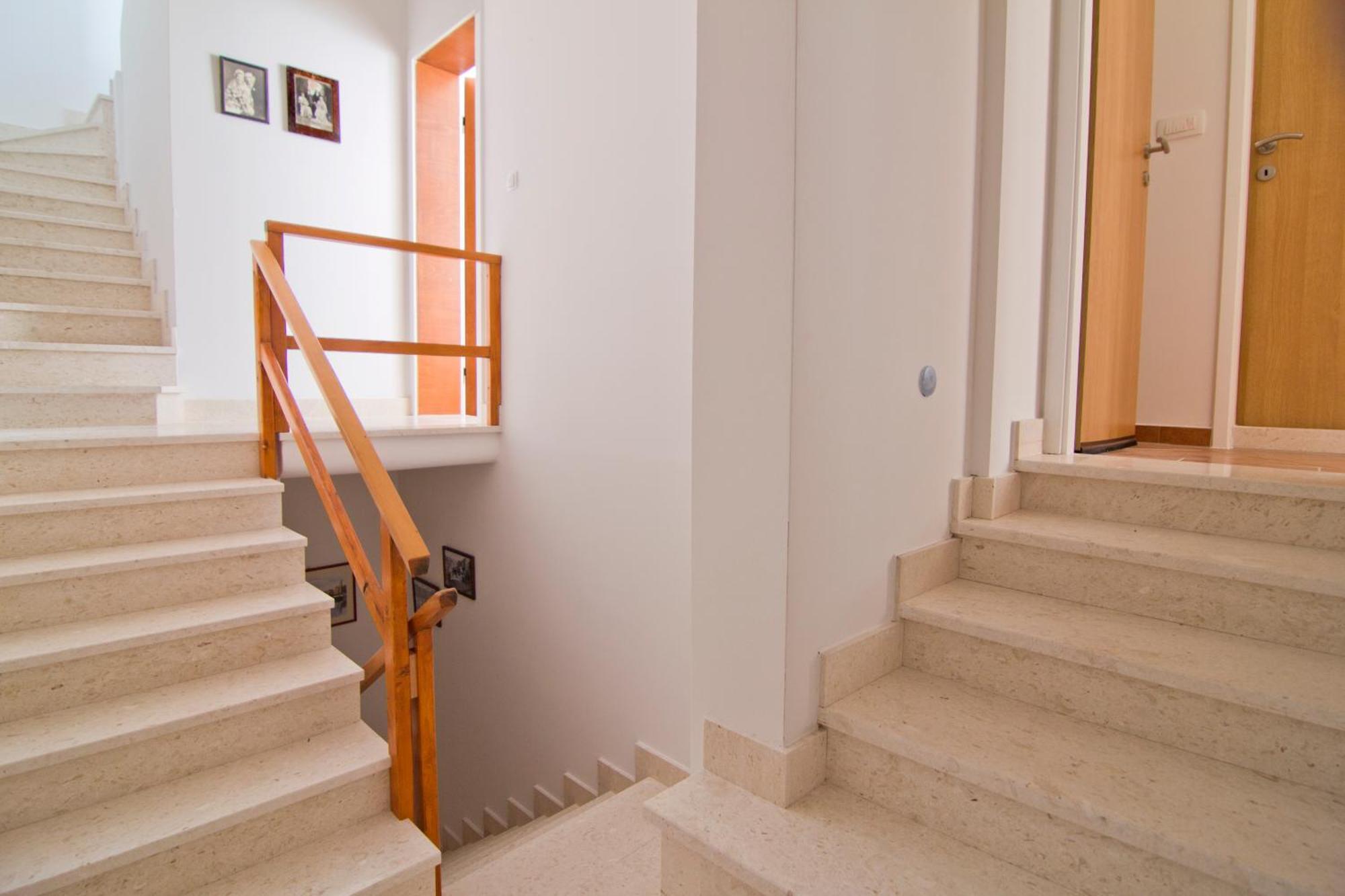 Apartments Donika คอมีชา ภายนอก รูปภาพ