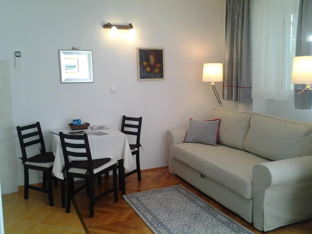 Apartments Donika คอมีชา ภายนอก รูปภาพ